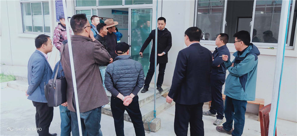 西南督查組在自治區(qū)、日喀則市、吉隆縣、吉隆鎮(zhèn)有關(guān)領(lǐng)導(dǎo)的陪同下對吉隆鎮(zhèn)污水處理廠檢查工作